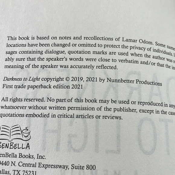 Darkness to Light - Lamar Odom Memoir Paperback Book - Picture 4 of 5